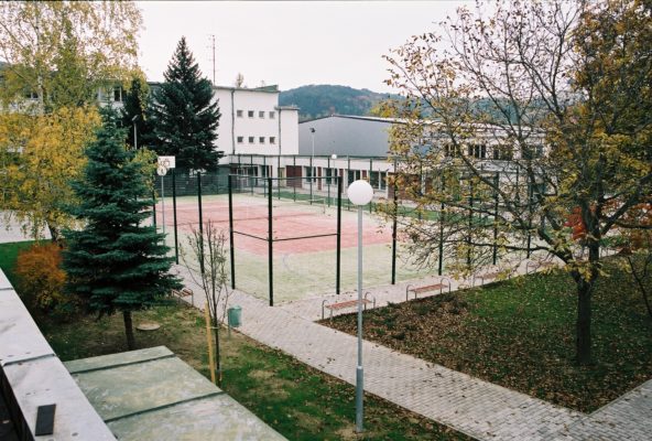 Športový areál pri ZŠ, Hodžova