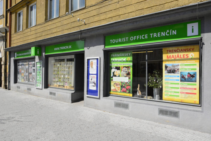 _FOTO KIC - exterier s peknou omietkou