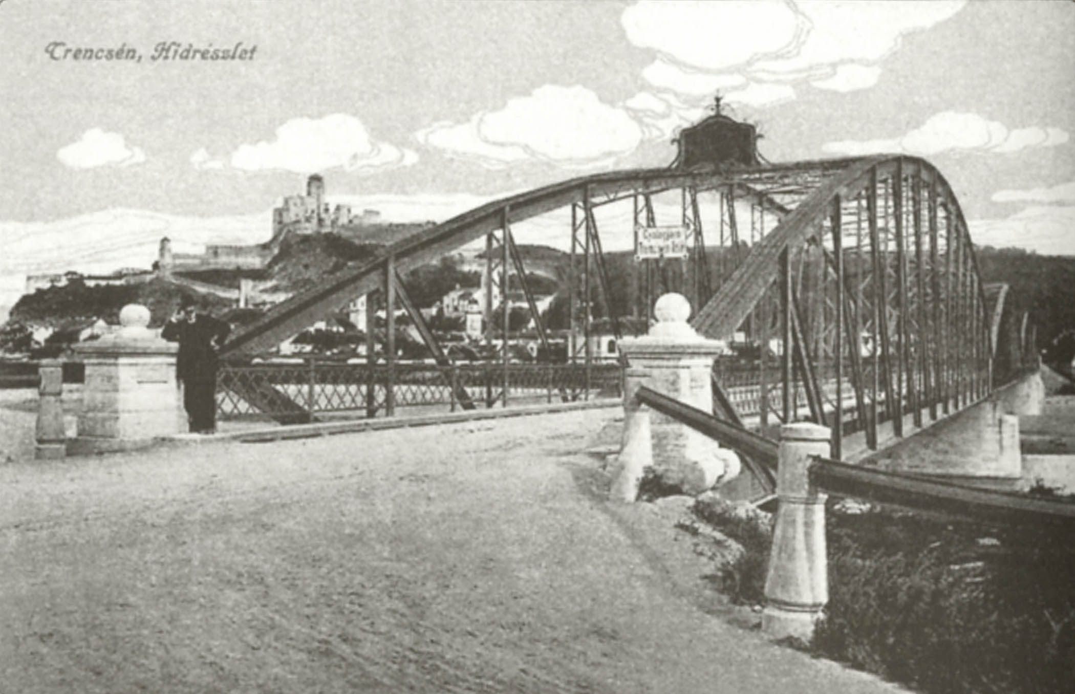 Pravá strana cestného mosta cez Váh okolo roku 1910.