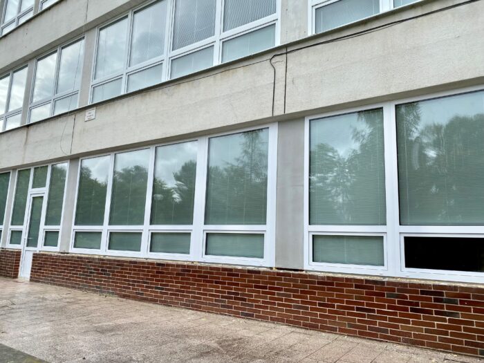 nové okná na budove školy
