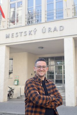 Omar Mirza pred úradom