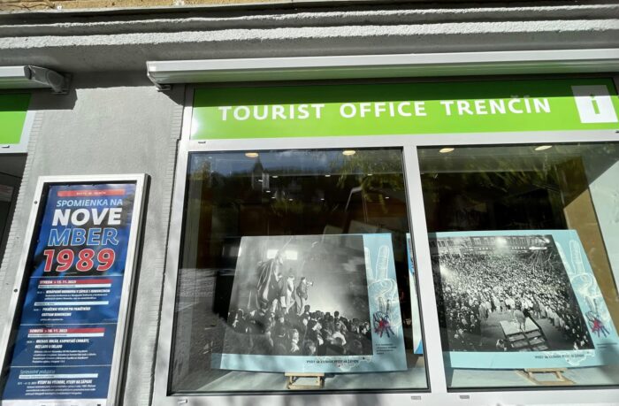 KIC výstava vo výklade